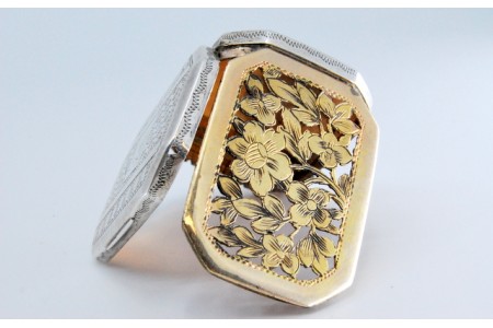 Caixa de Vinagrete em prata e ouro com gravados na tampa e envolvência do período de George III